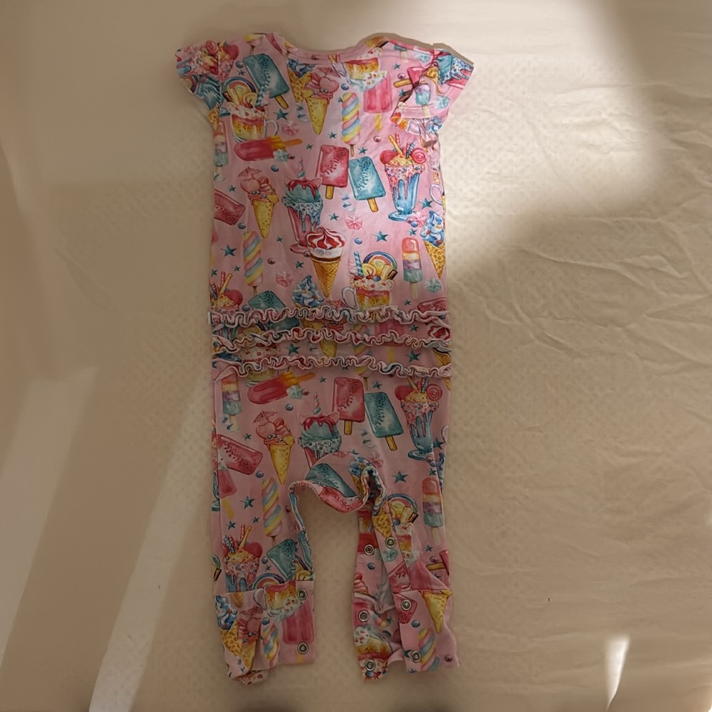 Outfit - Picture 2 of 2
